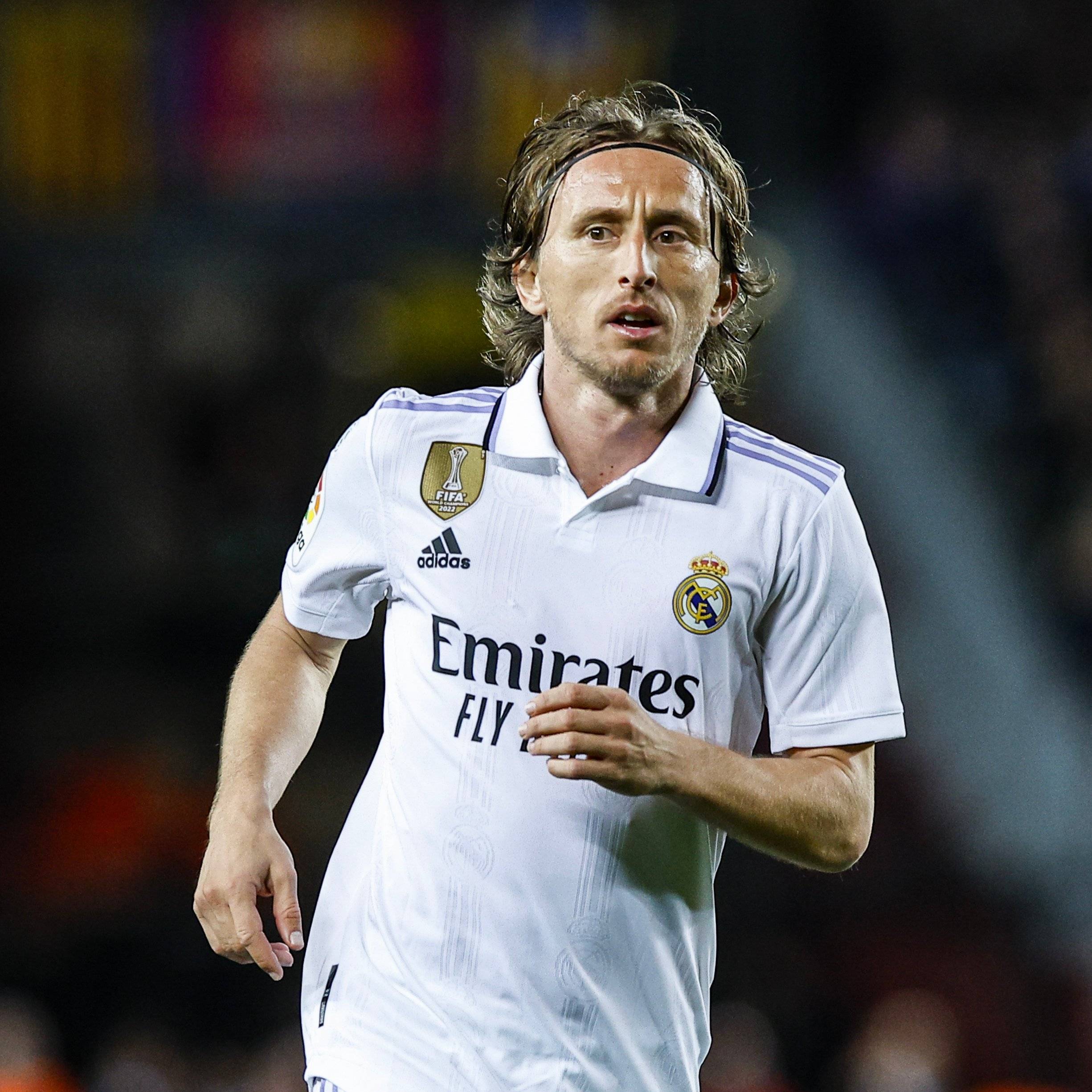 足球国足训练课发生小插曲，球员被逗笑