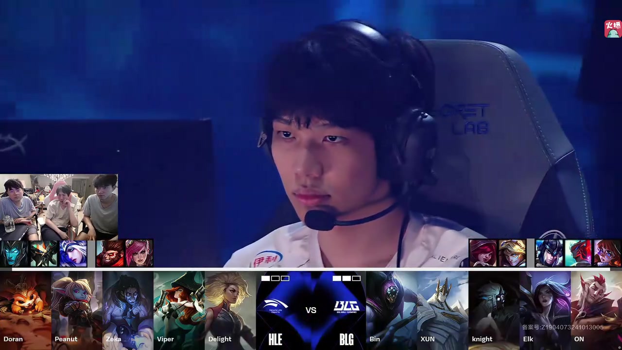 不少球迷在 不少球迷在