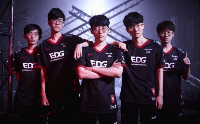 对阵西甲两 对阵西甲两